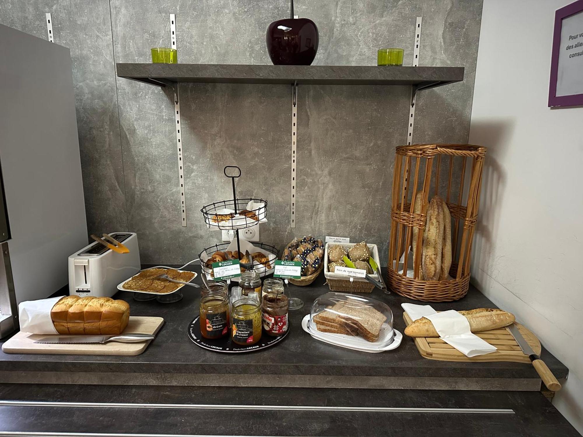 Brit Hotel Confort Nevers Centre Gare 외부 사진